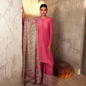 Faiza saqlain medium